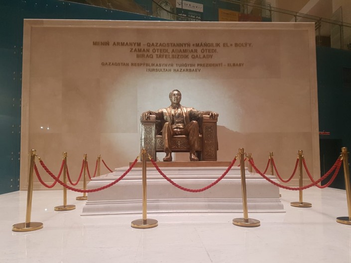 Нурсултан Назарбаев скульптура Казахстан музей культуры Астана