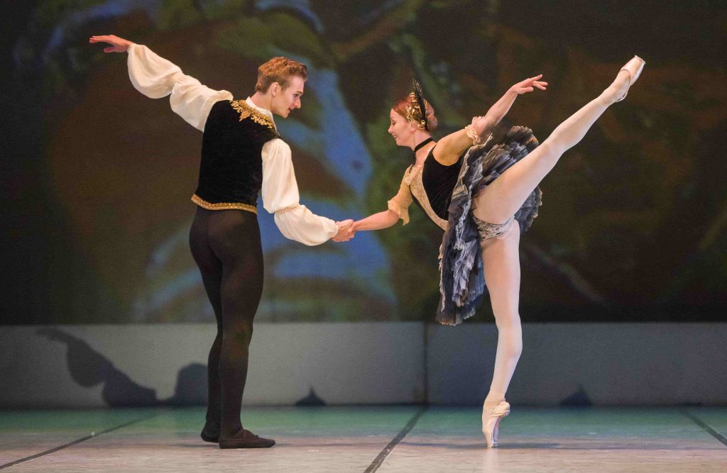 10 мировых звезд балета выступили на сцене Алматы