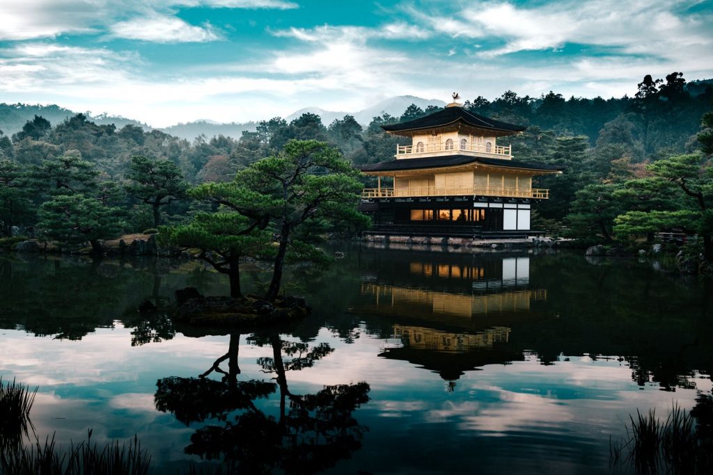Япония Киото Кинкаку-дзи буддизм храм культура Китаяма