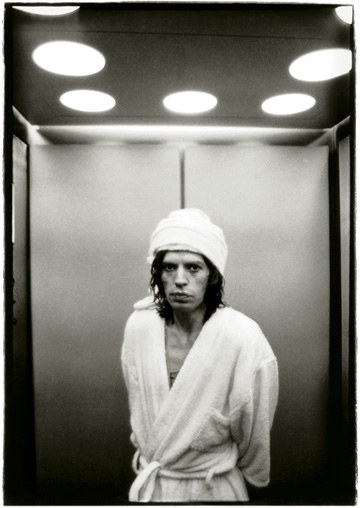 Мик Джаггер The Rolling Stones Энни Лейбовиц лифт фотография 1975