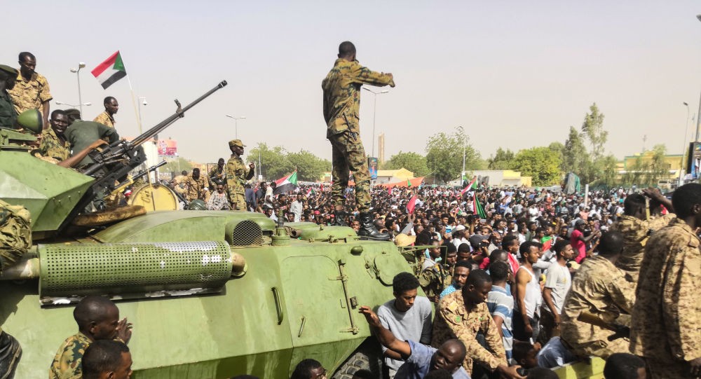 Судан свергли президента военное правительство военный переворот демонстрации митинги 