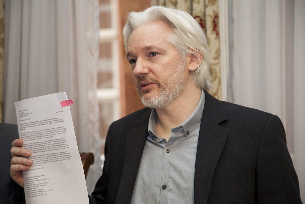 Джулиан Ассанж WikiLeaks приговор суд Великобритания Лондон интернет преступление наказание