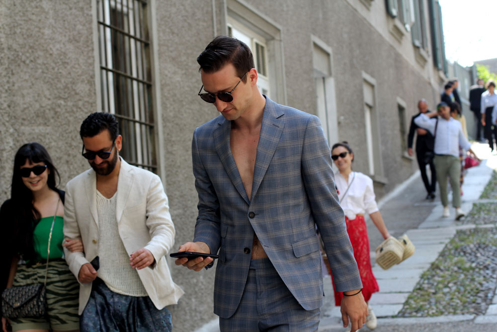 Неделя мужской моды в Милане третий день завершение Streetstyle