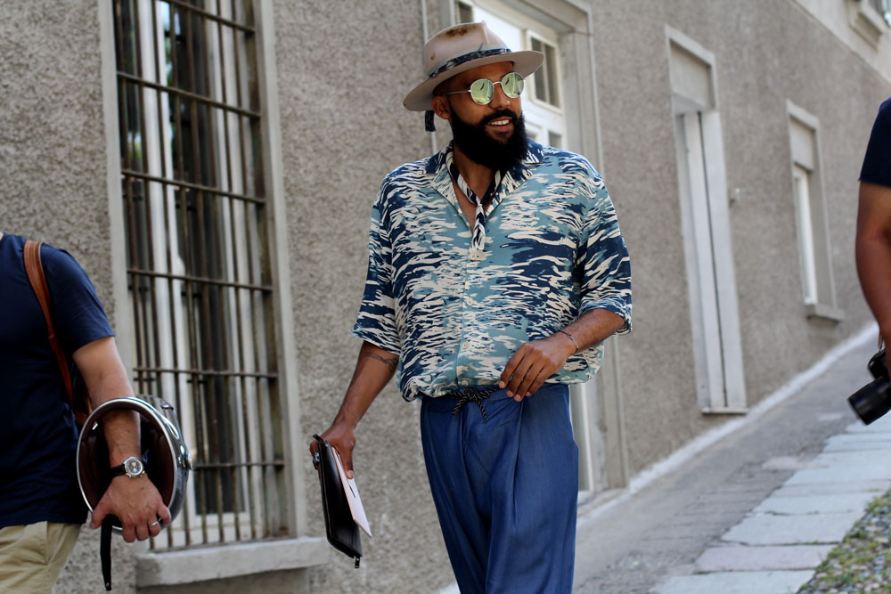 Неделя мужской моды в Милане третий день завершение Streetstyle
