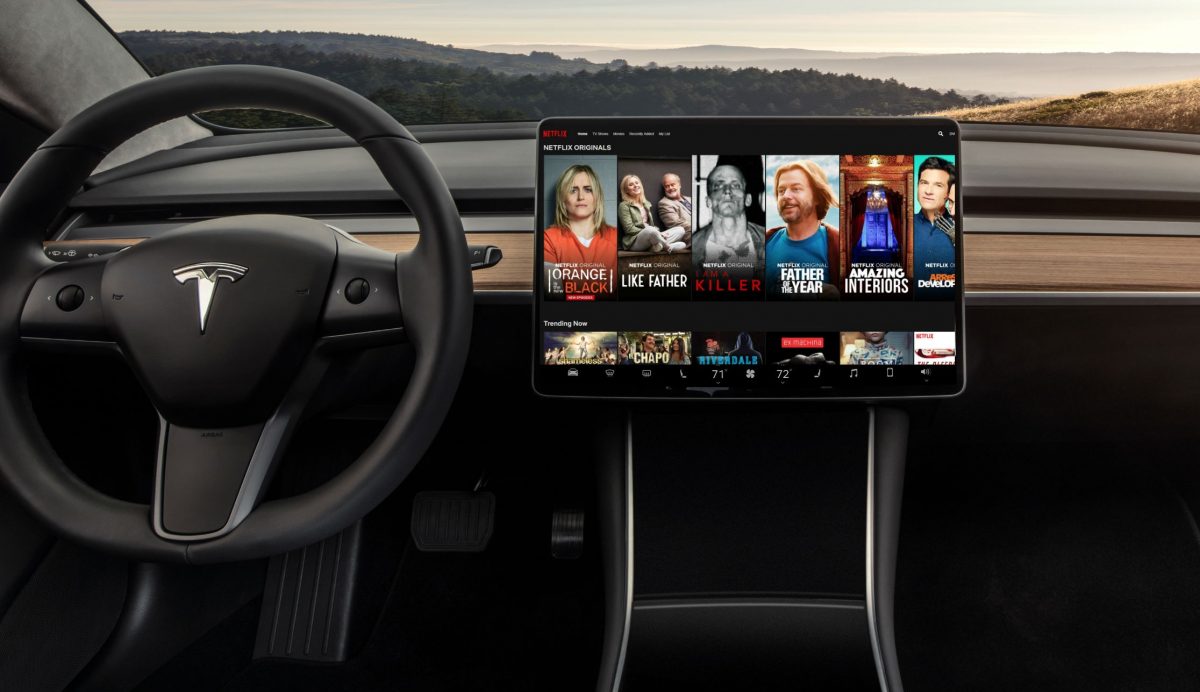 YouTube и Netflix интегрируют в электромобили Tesla
