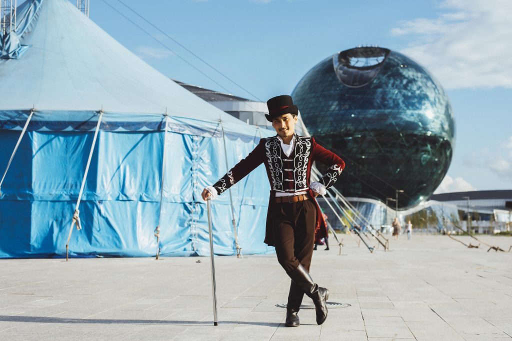 Первый в Казахстане цирк-шапито без животных
