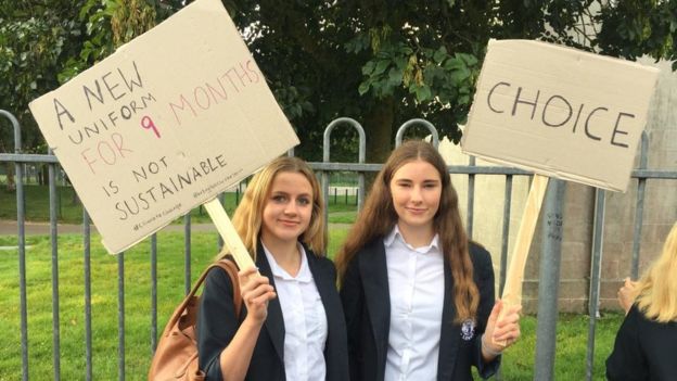 Английские школьницы борются за право носить юбки