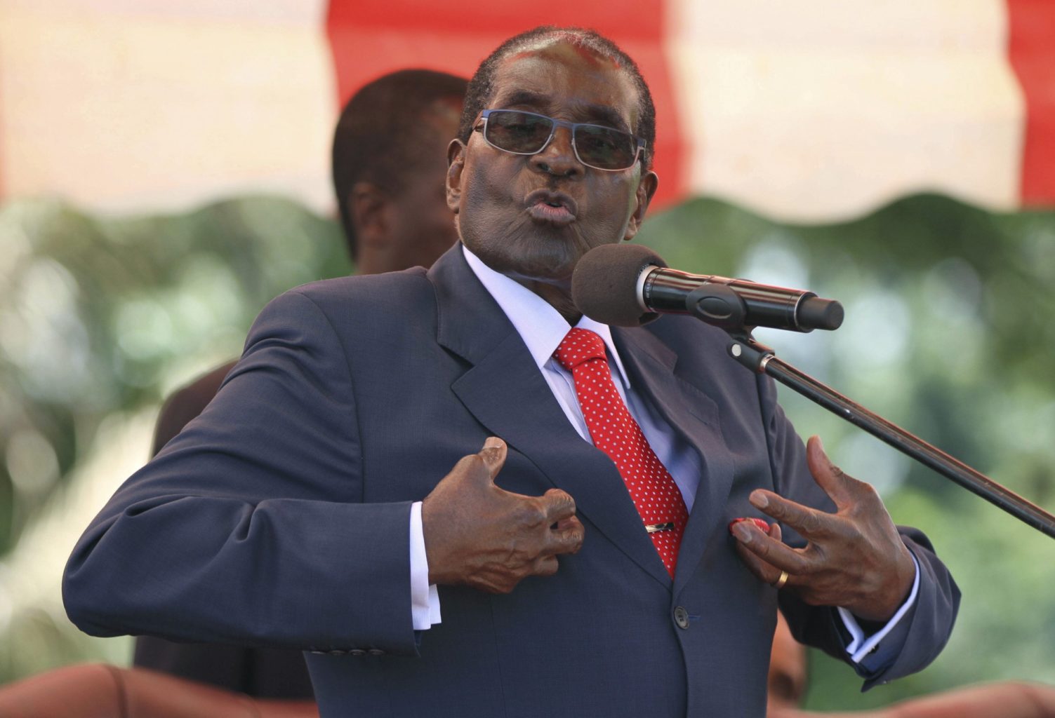 Умер экс-президент Зимбабве, 37 лет державший власть в своих руках