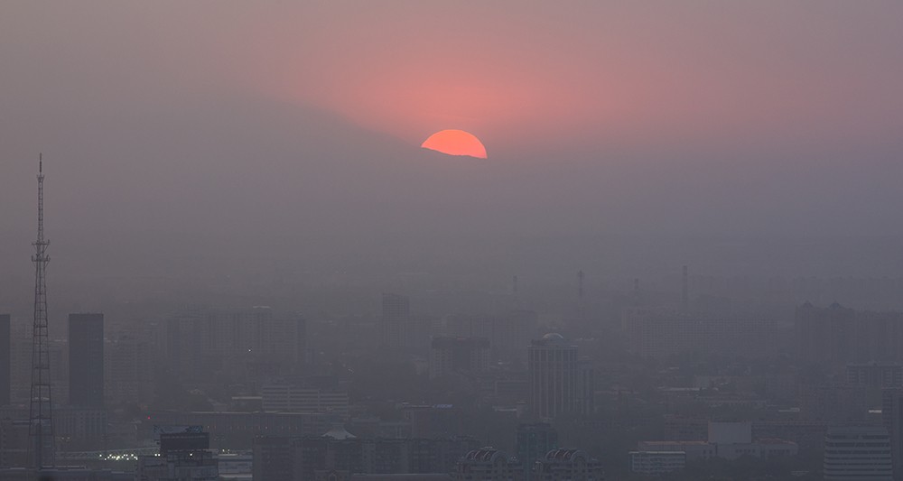 Причина смога: в Алматы концентрация диоксида азота превысила норму в 2 раза