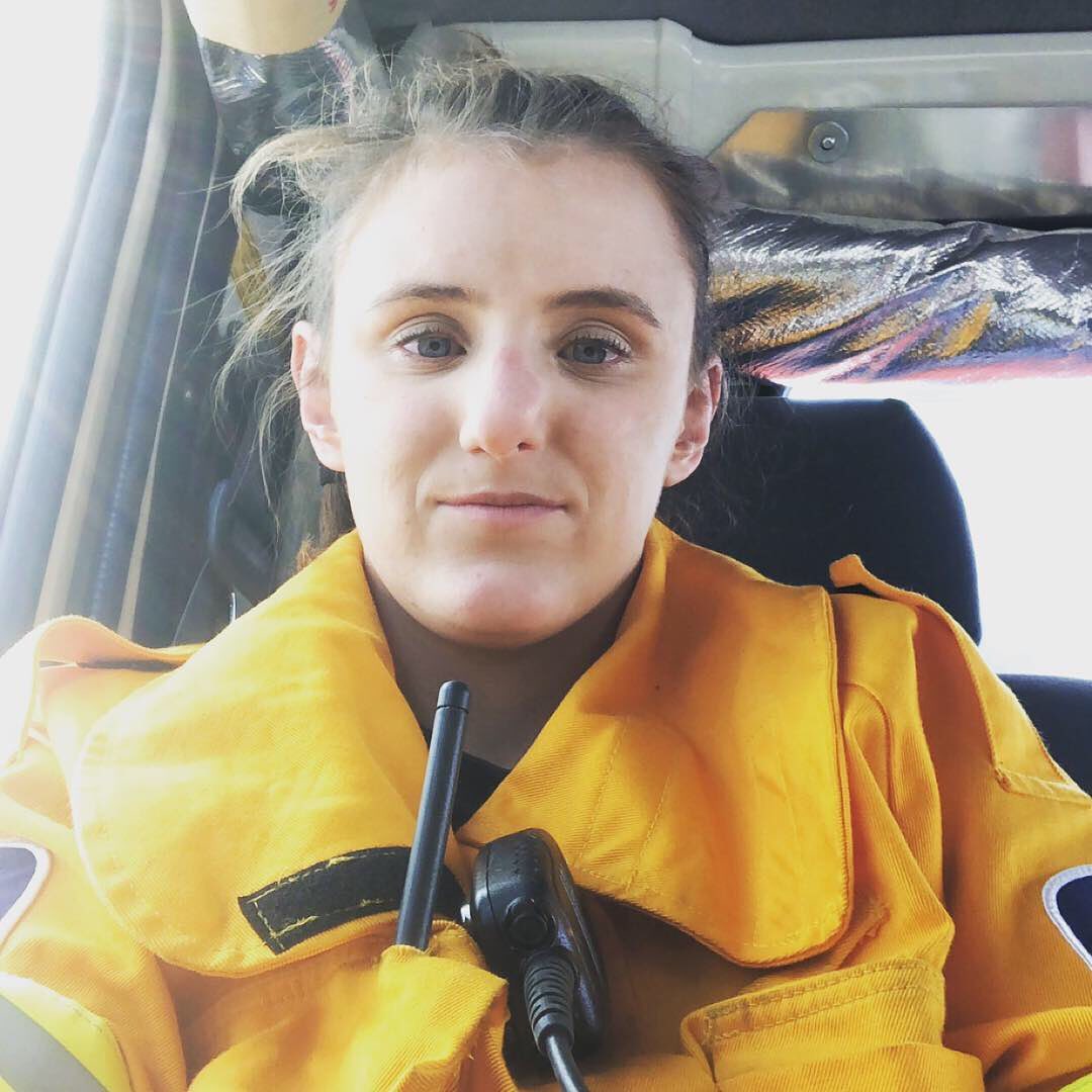 Беременная волонтерка, работающая пожарной, обиделась из-за дискриминации
