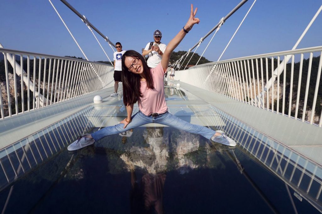 стеклянный мост в Китае