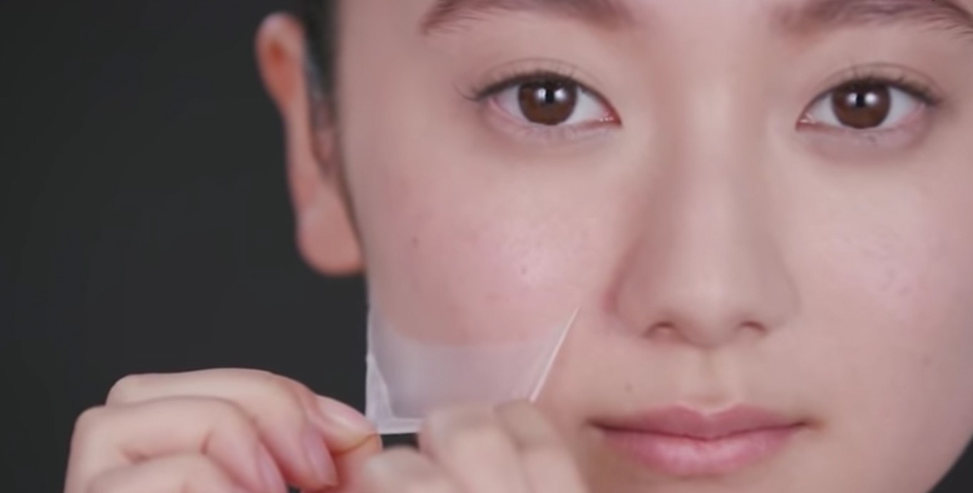 Японский производитель косметики выпустил спрей, создающий «искусственную кожу»