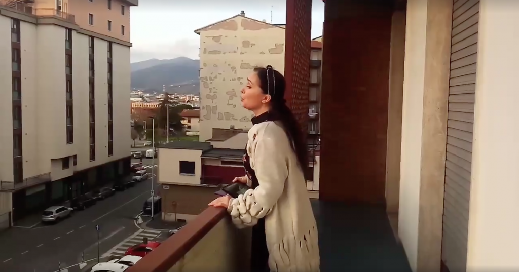 Анастасия Кожухарова певица балкон концерт карантин Флоренция