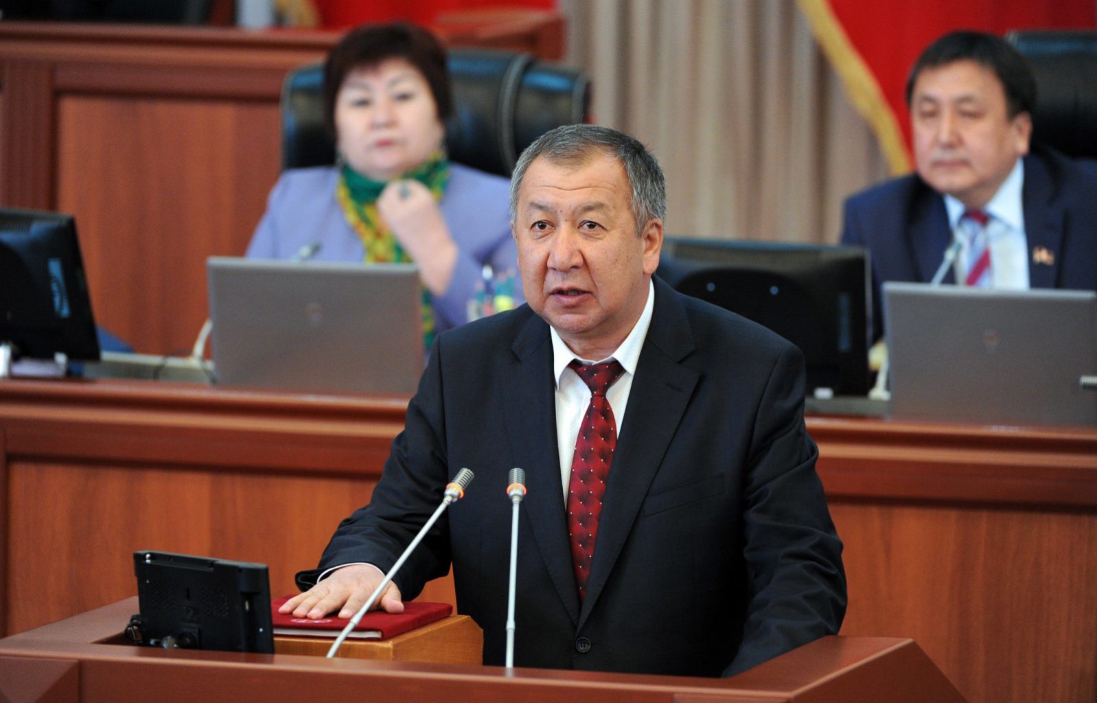 В 5 тысяч сомов обошлась маска премьер-министру Кыргызстана