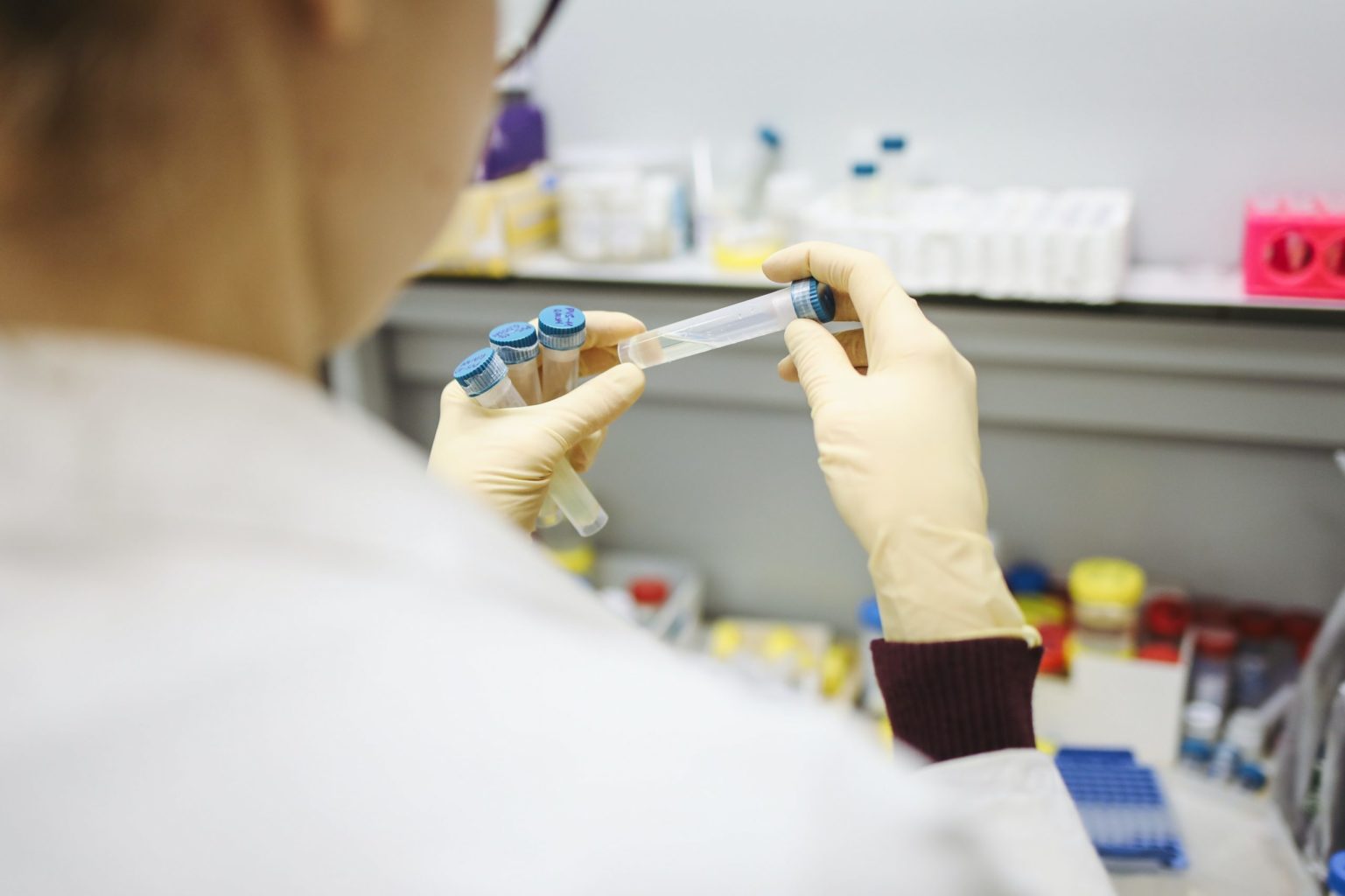 В Казахстане создается искусственный дефицит тестов на коронавирус