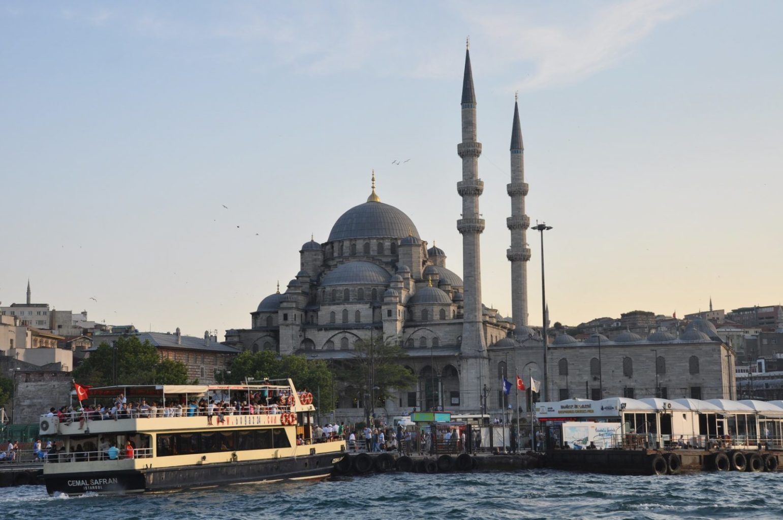 Казахстанцы раскупили билеты на рейсы в Турцию почти на месяц вперед