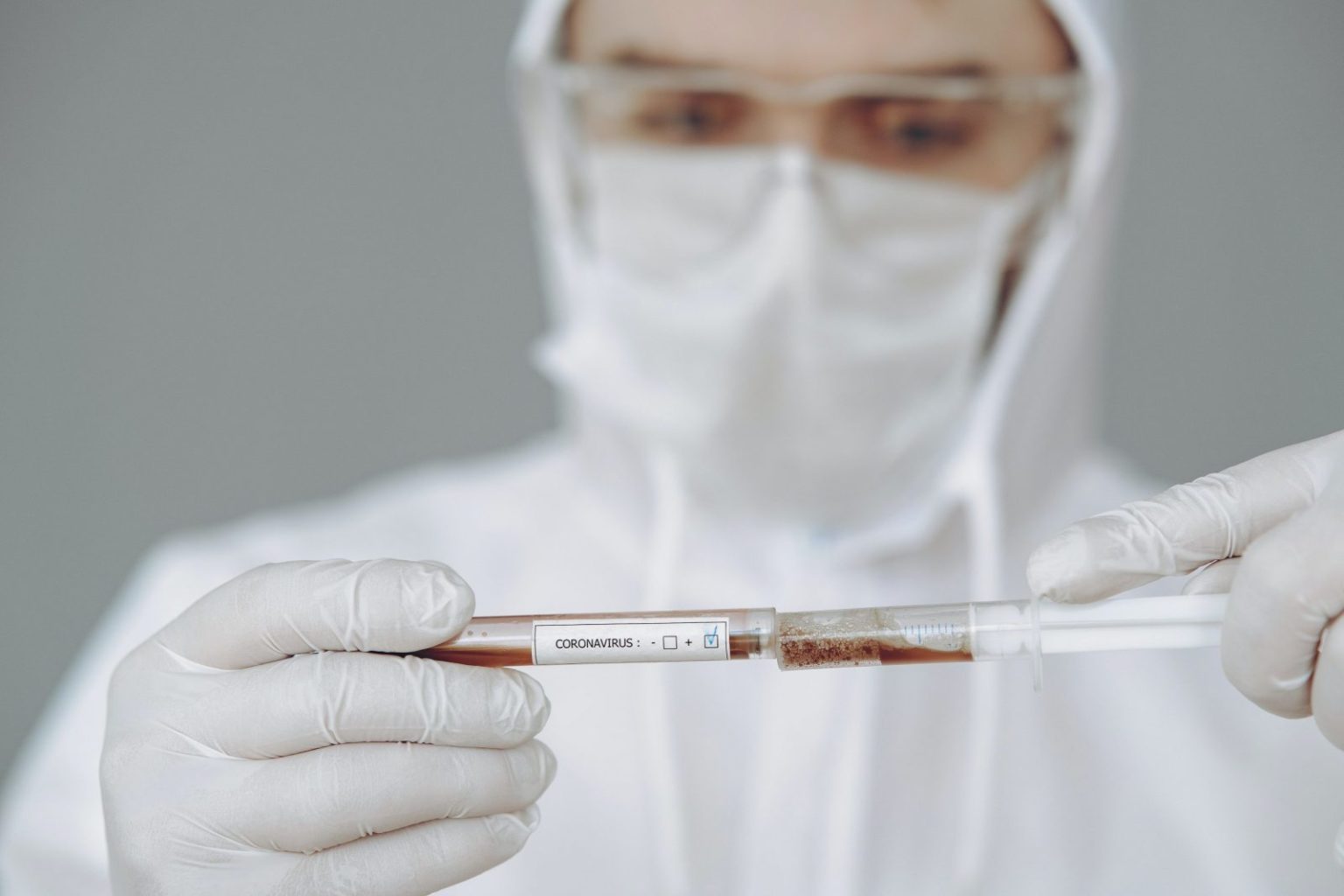 Разработчики казахстанской вакцины против COVID-19 испытали препарат на себе