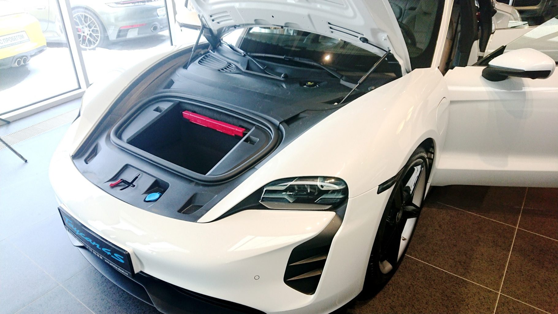 До Казахстана добрался первый спортивный электрокар от Porsche