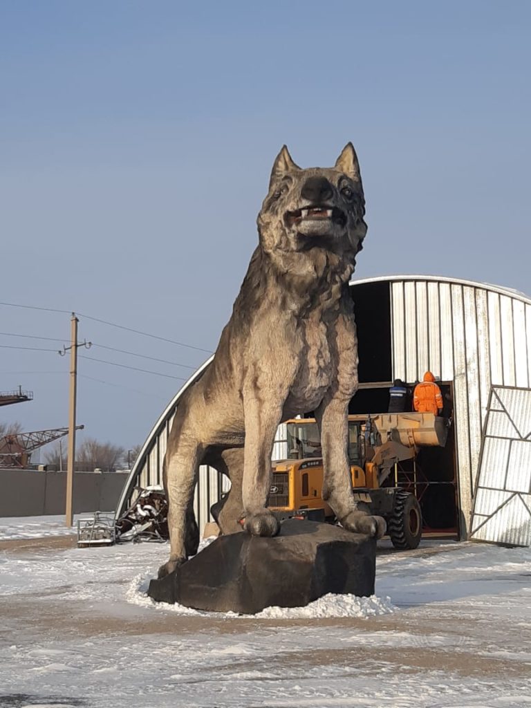 Самая высокая в мире статуя волка установлена в Казахстане