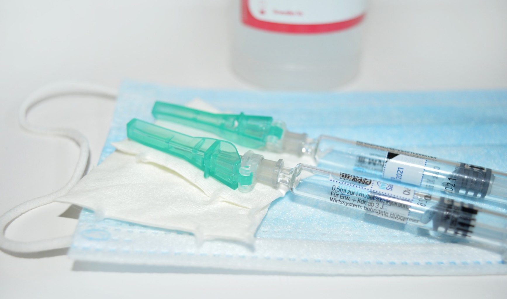 Вакцина от COVID-19 для казахстанцев будет платной