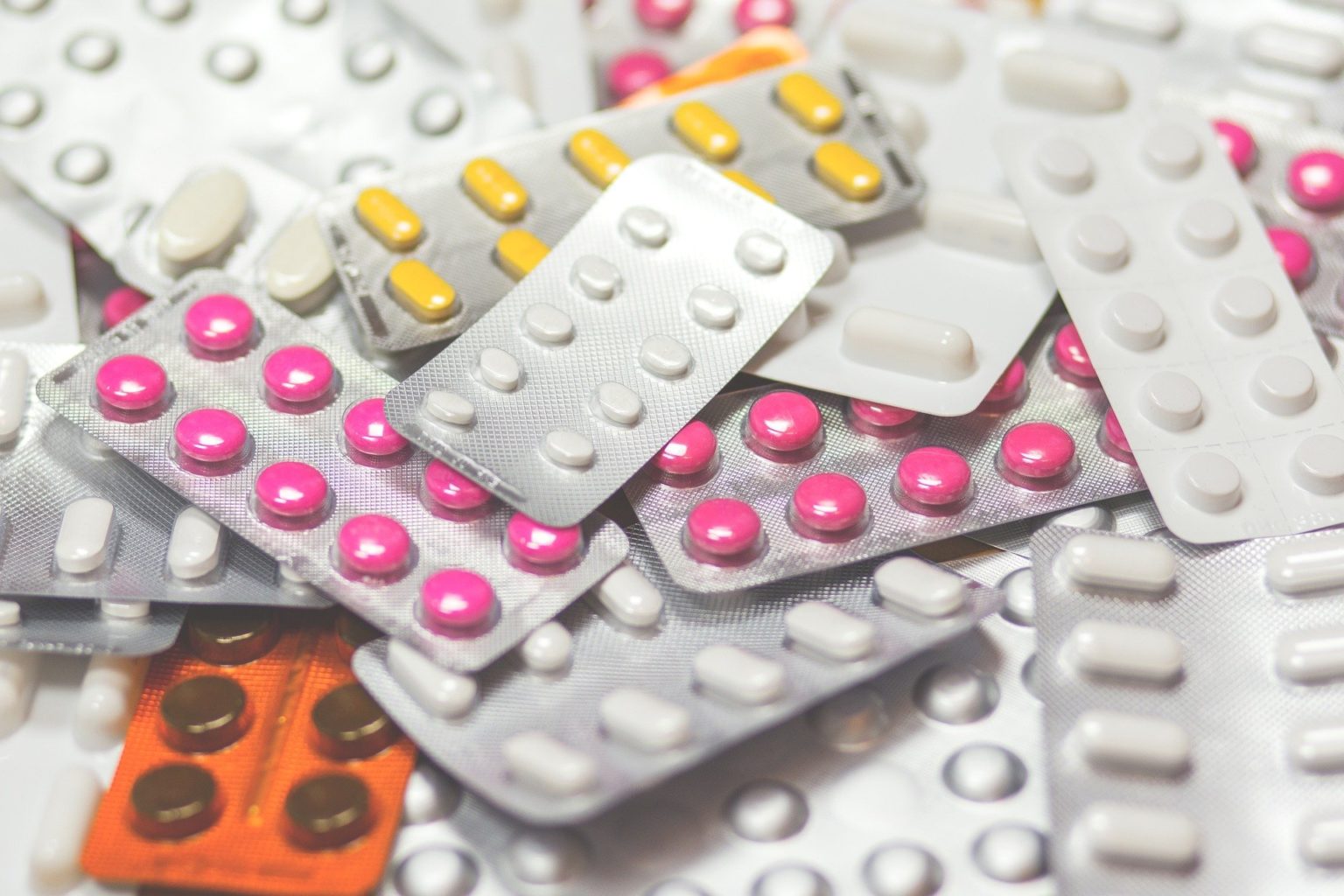 Лекарства повышенного спроса исчезли из алматинских аптек