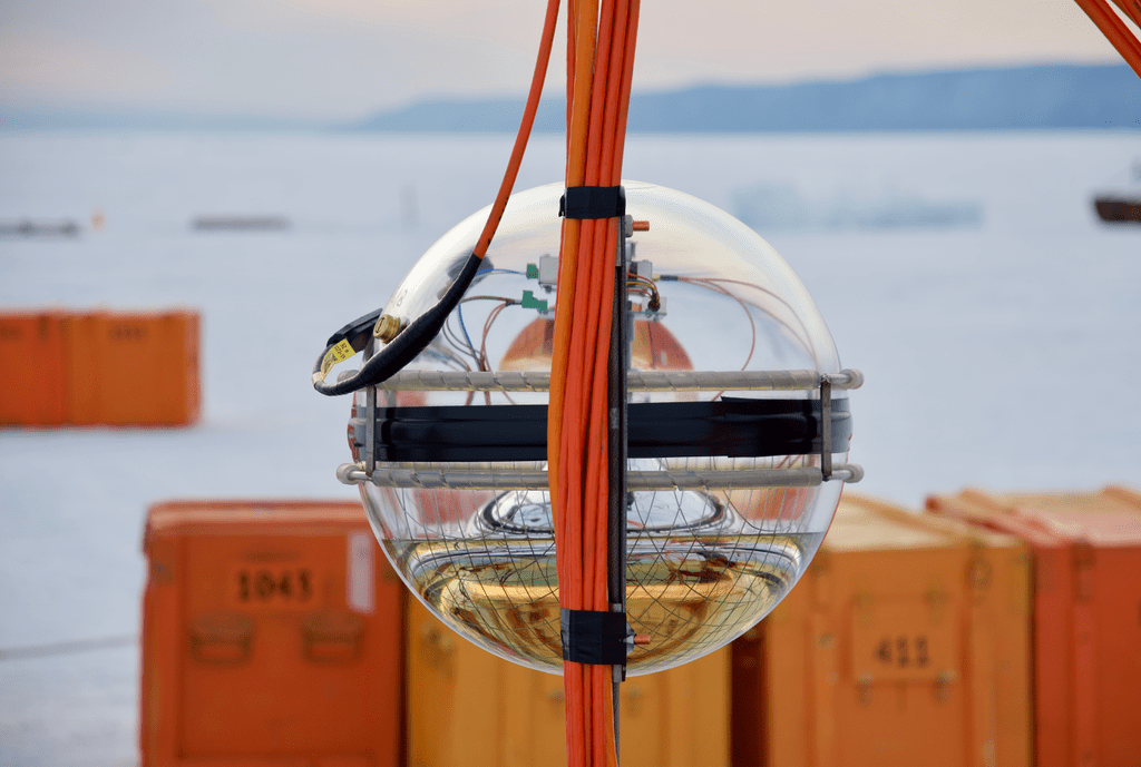 Зачем на Байкале запустили глубоководный нейтринный телескоп