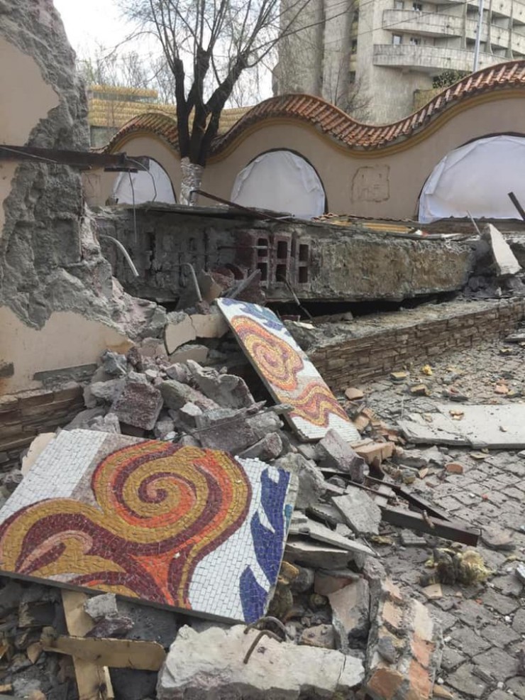 Убить дракона: мозаику известного художника уничтожили в Алматы. Как отреагировали горожане?