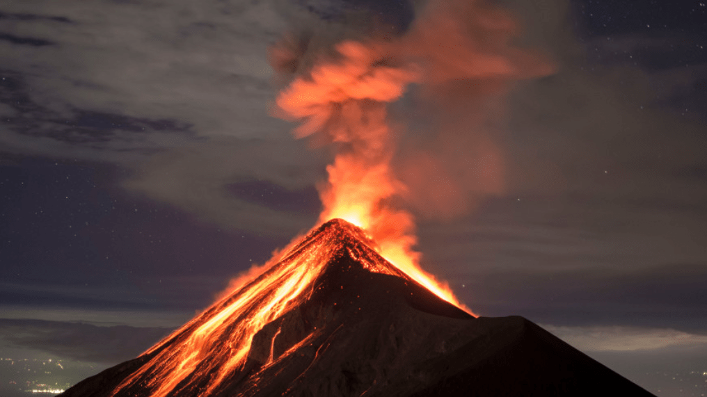В Африке проснулся один из самых активных и опасных вулканов в мире