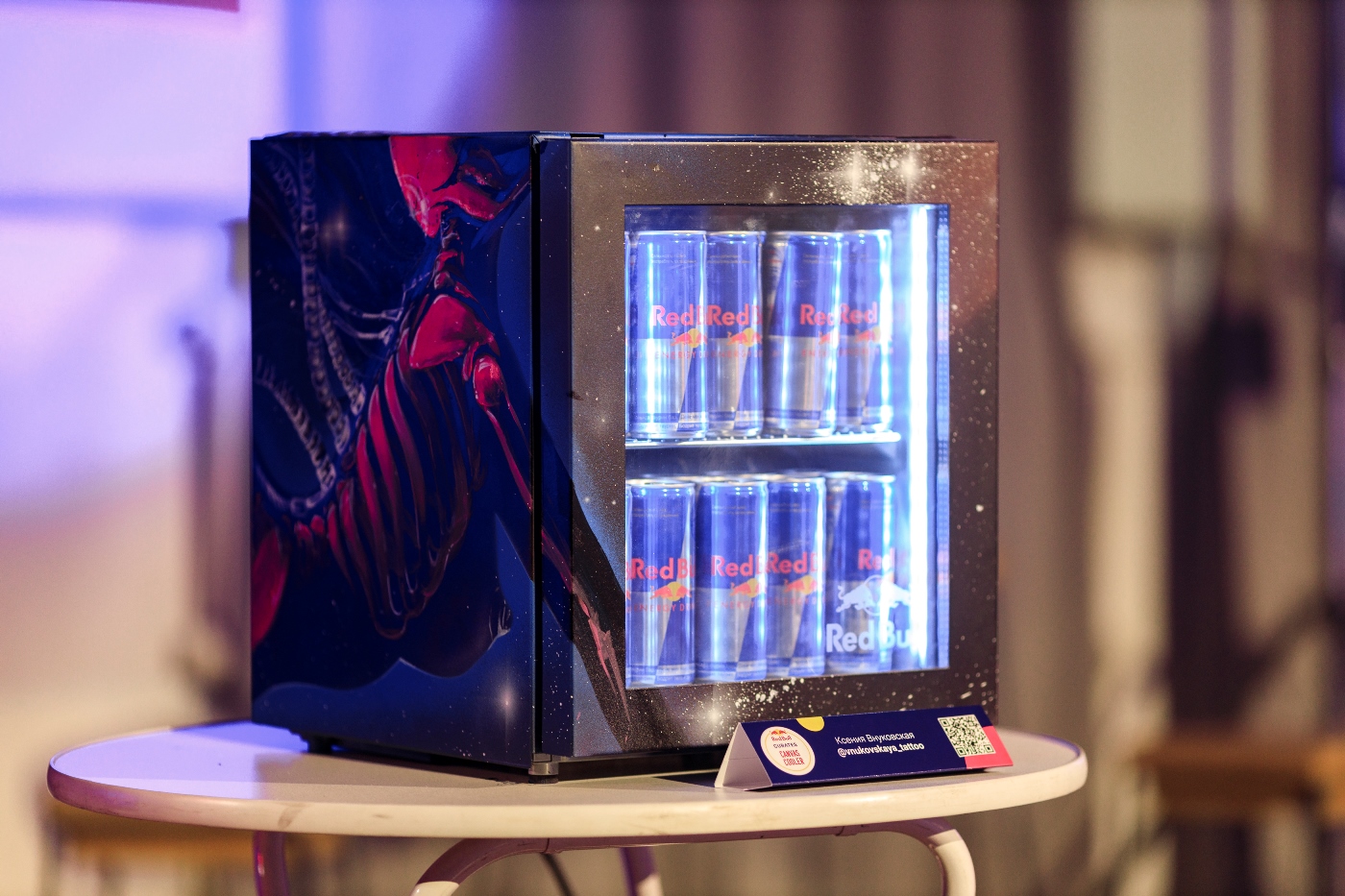 «Робот-цыпленок»,  «Холодильник-путешественник» и пейзажи Vice City. В Алматы прошел креативный проект Red Bull Curates: Canvas Cooler