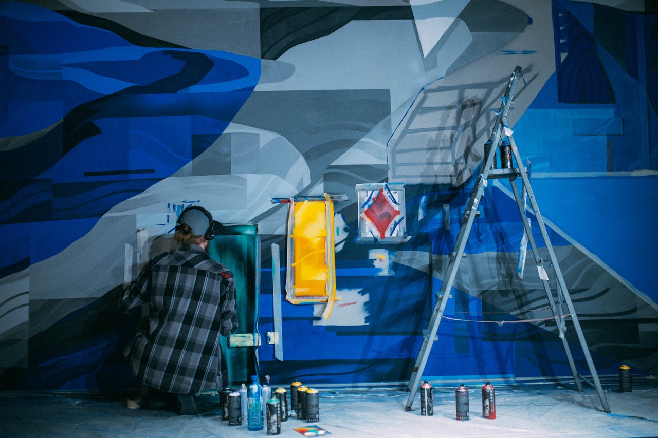 Дань искусству: оммаж на картину Абылхана Кастеева «Турксиб» украсил офис казахстанской компании