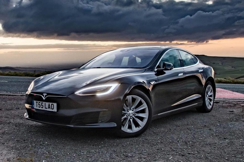 Tesla «русифицировала» свои электромобили