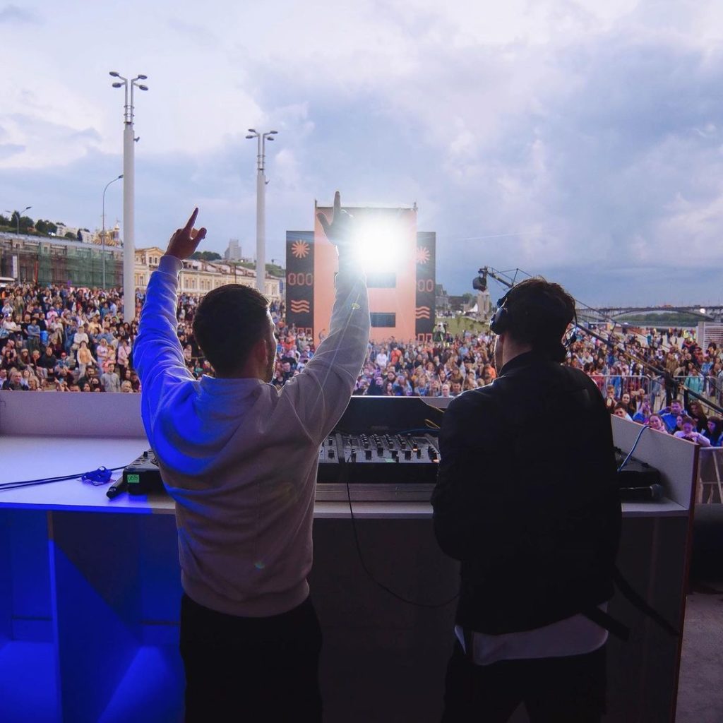 Иманбек выступил на музыкальном фестивале в России