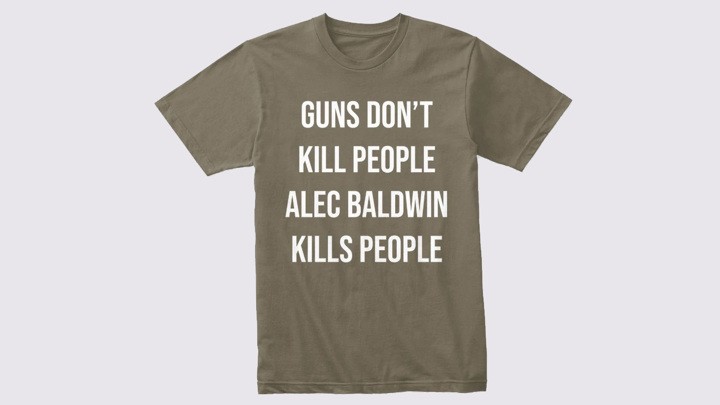 Сын Трампа решил нажиться на трагедии с Болдуином и выпустил футболки с неоднозначной надписью