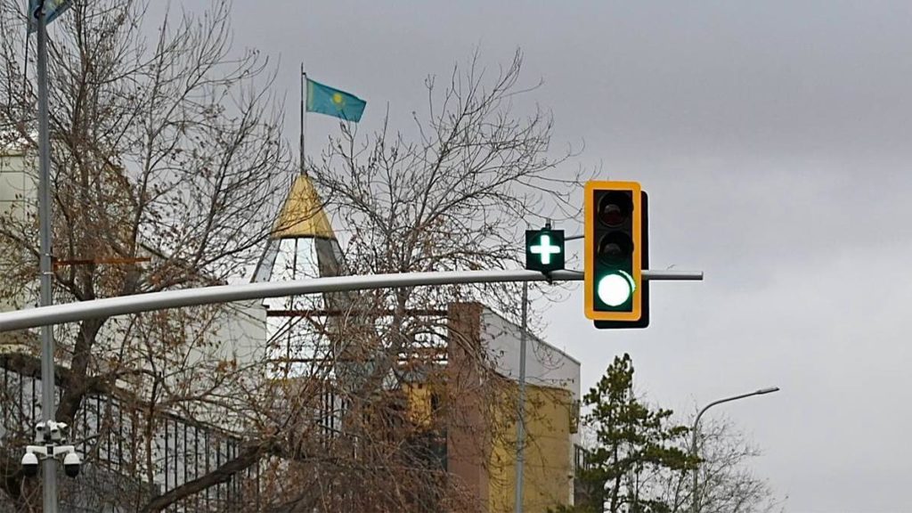 Светофоры с зелеными «плюсами» появились на перекрестках Нур-Султана
