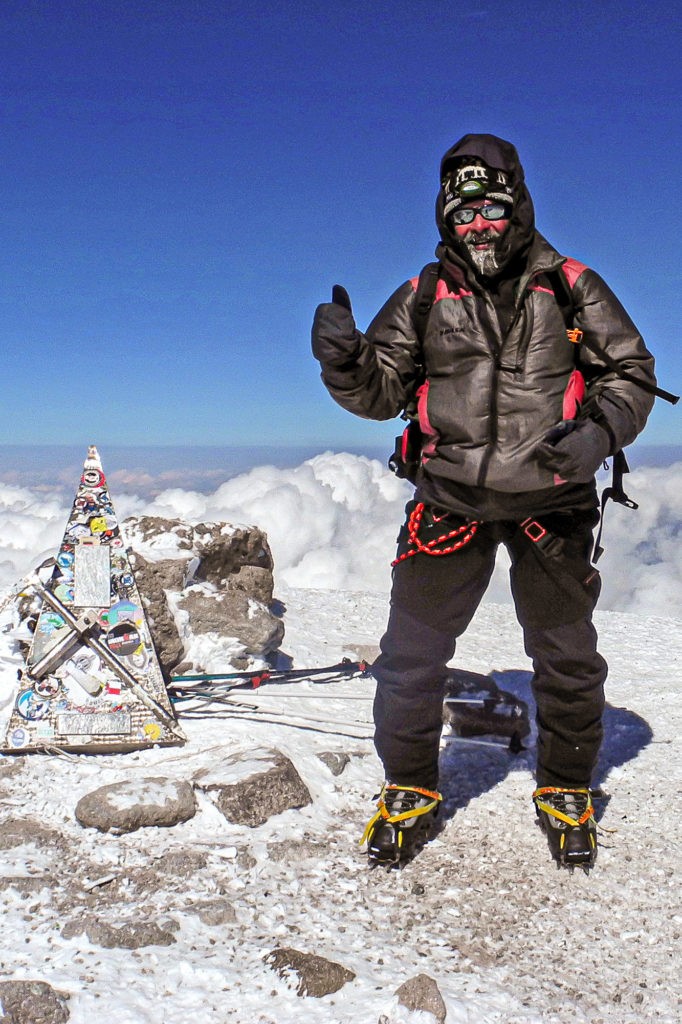 Каково это - подняться на вершину Эльбруса в 60 лет и задуматься о "покорении" Килиманджаро