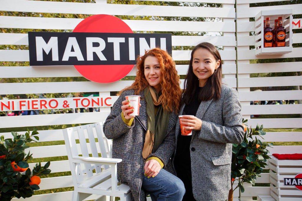 Успеть за 4,2 секунды: сколько коктейлей Martini Fiero & Tonic было выпито во время Esquire Picnic