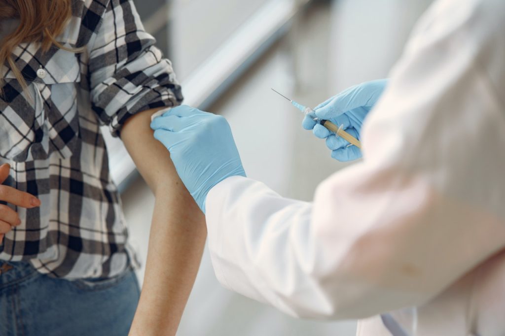 Какой вакцине стоит доверить свой иммунитет?