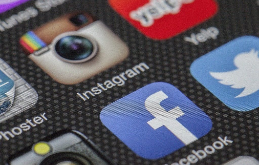 Facebook тестирует кросспостинг публикаций из Facebook в Instagram