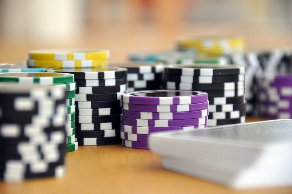 «Эпидемия» лудомании: казахстанцы стали значительно больше тратить на азартные игры