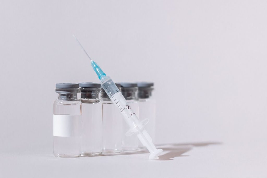 Обязательную вакцинацию введут в одной из стран Европы
