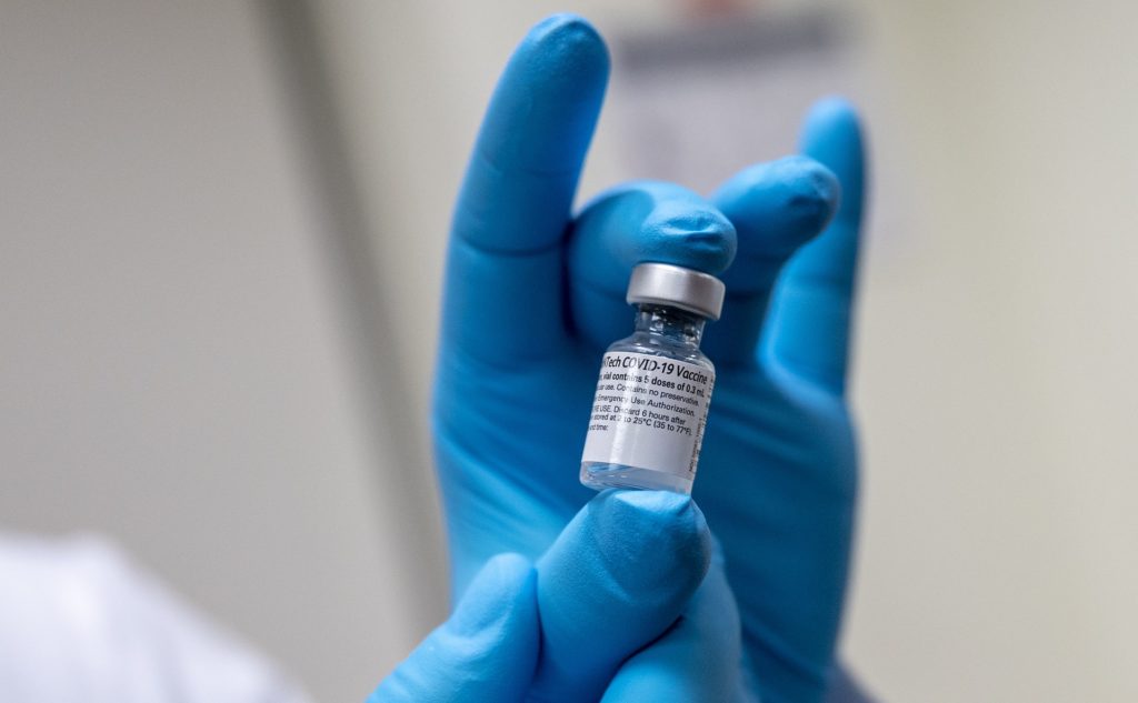 Первую партию вакцины Pfizer доставили в Казахстан