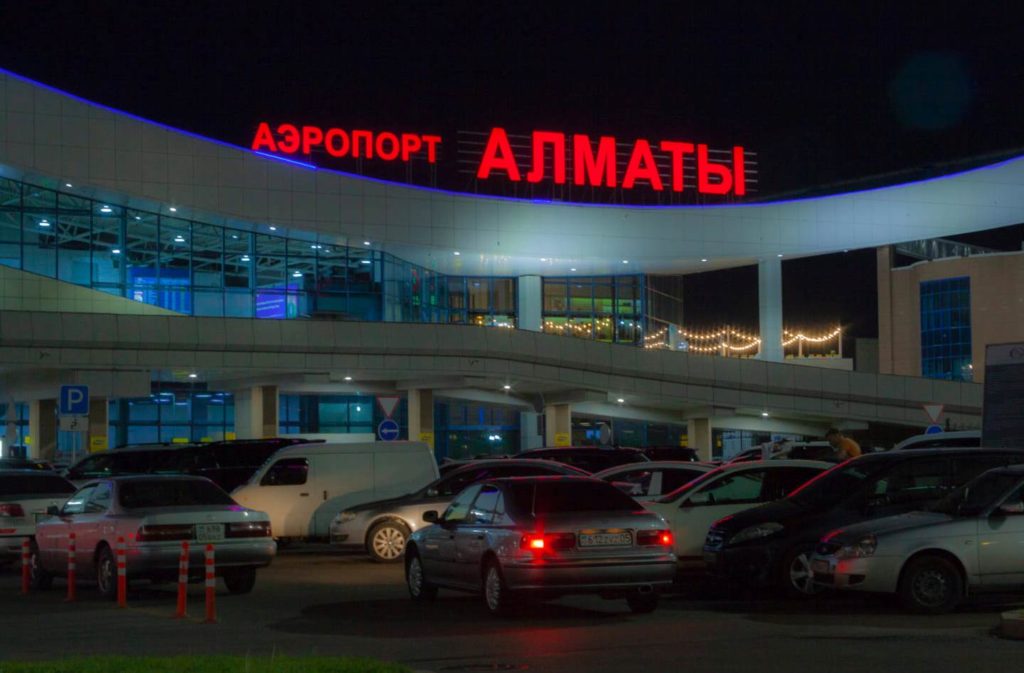 В аэропорту Алматы захвачены 5 самолетов, включая иностранные