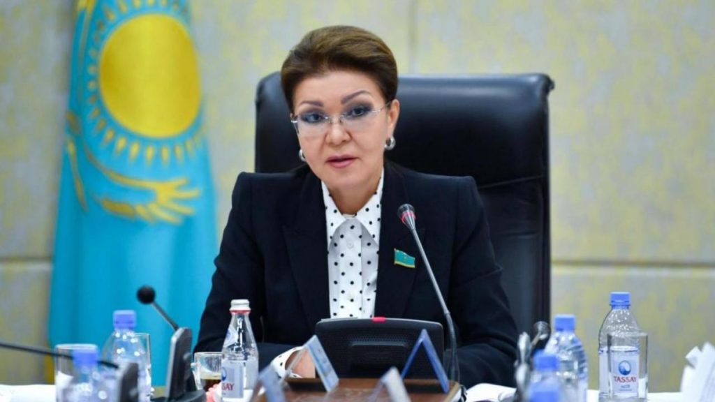 Почему дочь Назарбаева не появилась на заседании парламента? Стала известна реальная причина