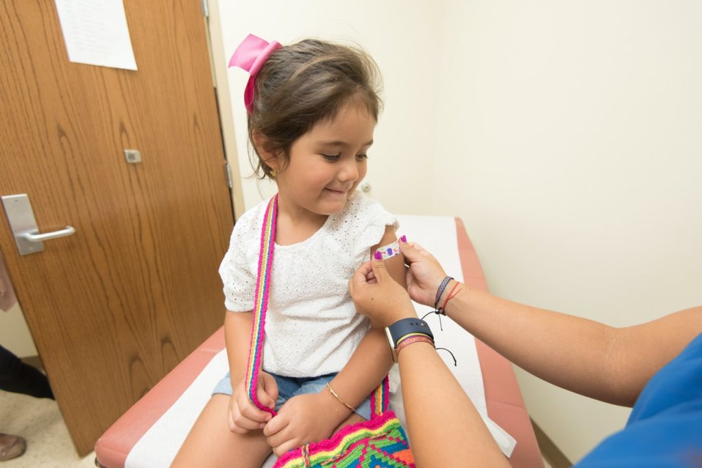 Применение вакцины от Covid-19 для детей с 5 лет одобрила ВОЗ