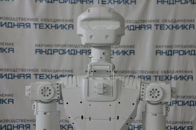 "Роскосмос" продемонстрировал человекоподобного робота для работы на станции