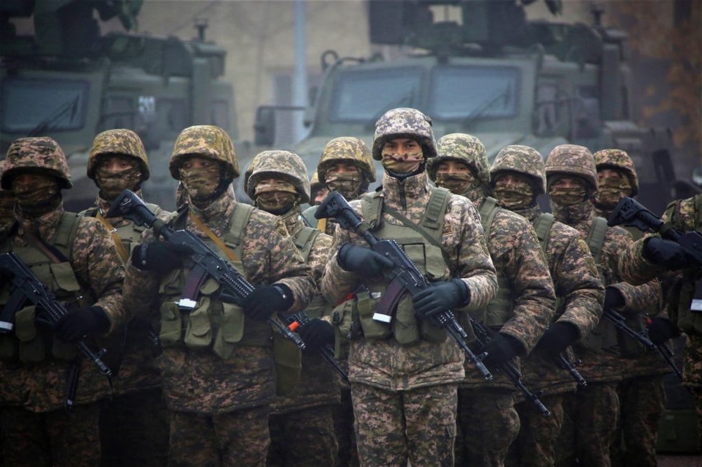 Казахстан призовет на воинскую службу офицеров запаса