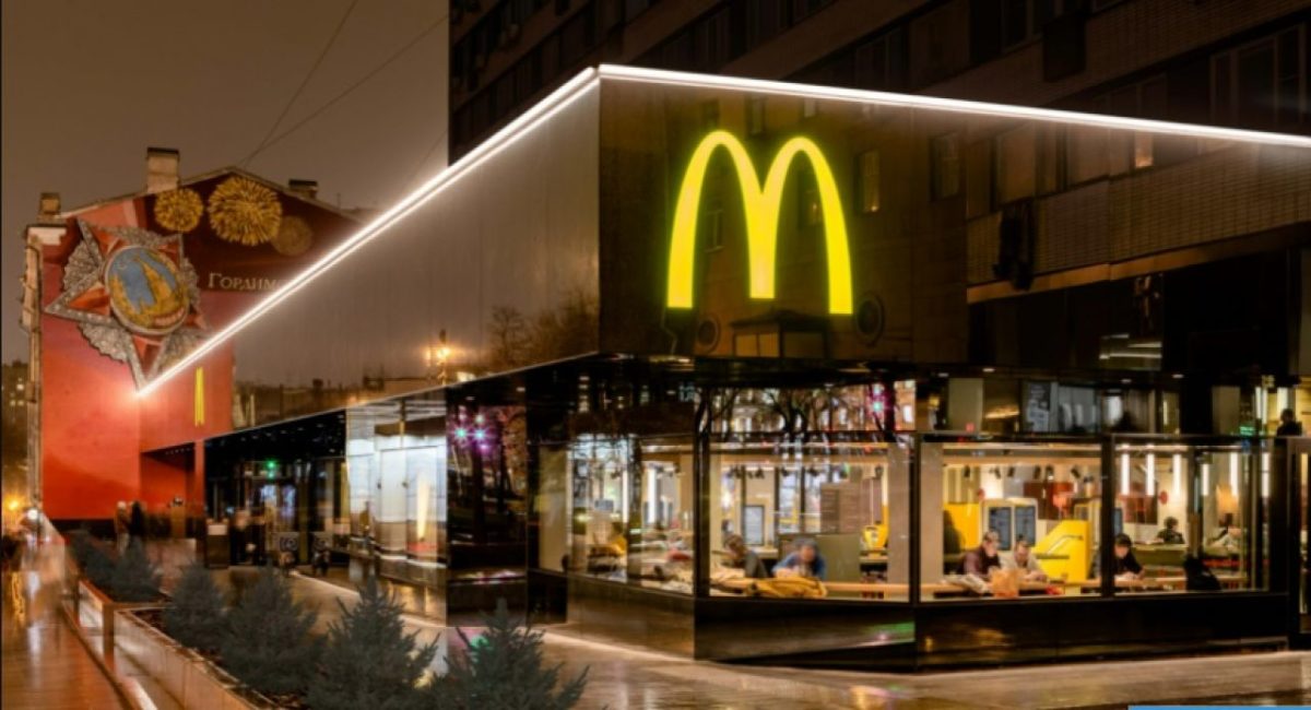 Целый город безработных, блины с лопаты и чайный гриб. В российских пабликах обсуждают закрытие McDonalds, KFC и Sturbucks