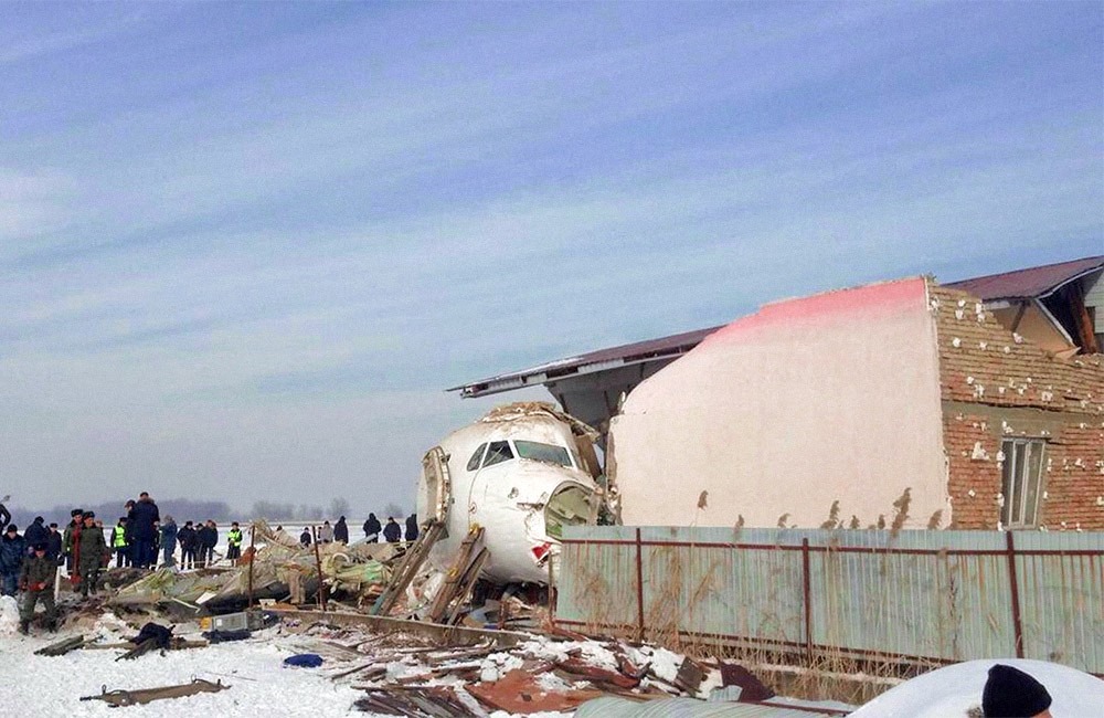 Спецкомиссия назвала причину крушения самолета Bek Air под Алматы