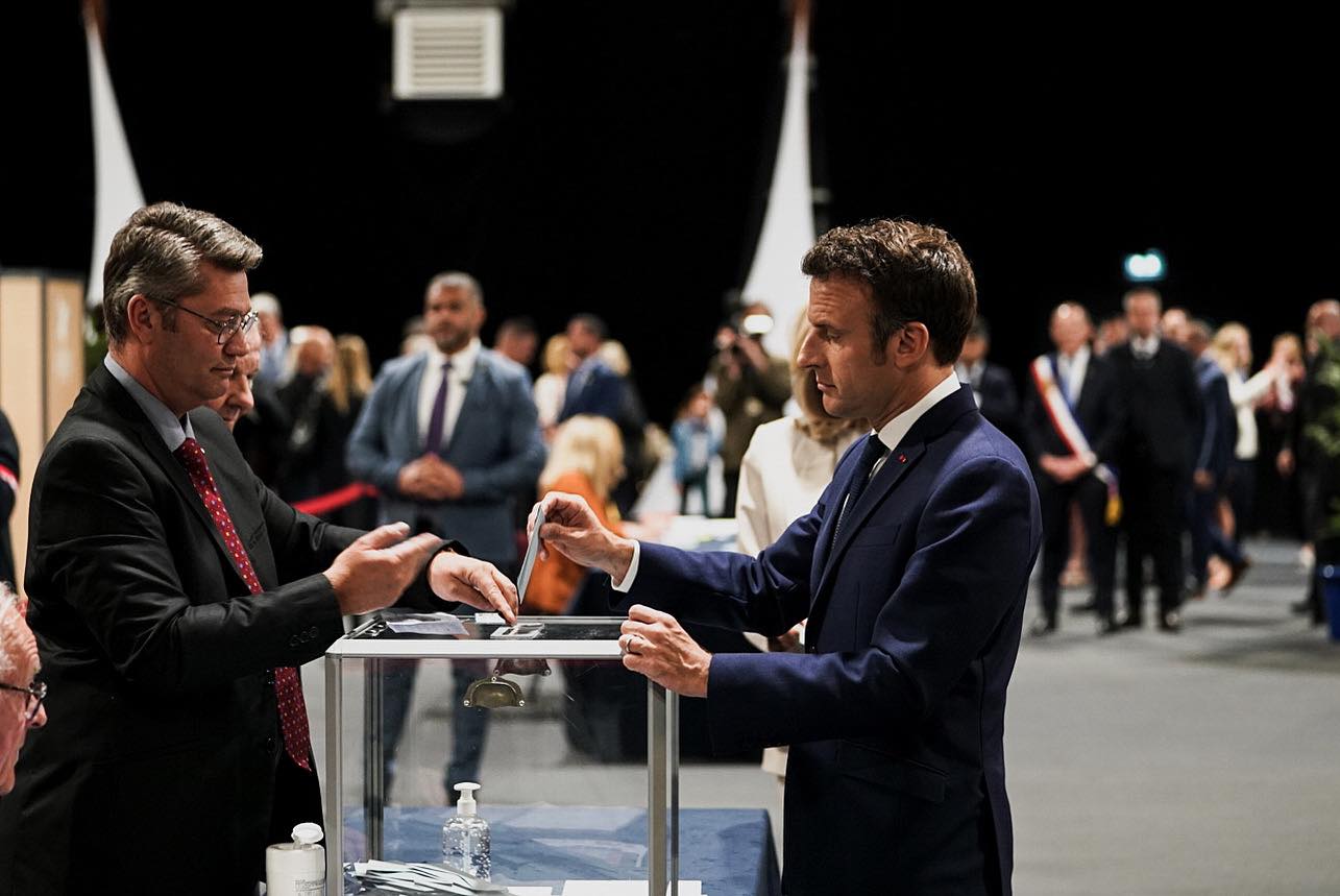 Смены власти не будет: во Франции огласили итоги президентских выборов