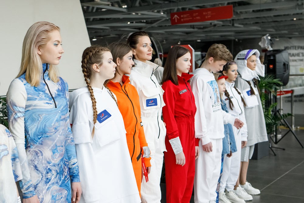 Космическая коллекция одежды от DNK Russia и Роскосмоса появилась в Казахстане